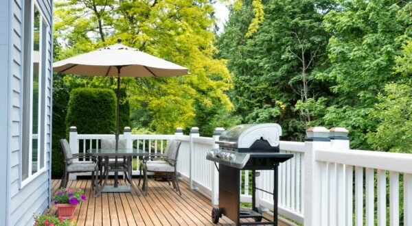 how to build a deck rail