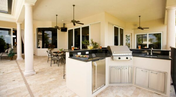 how much does an outdoor kitchen cost to build